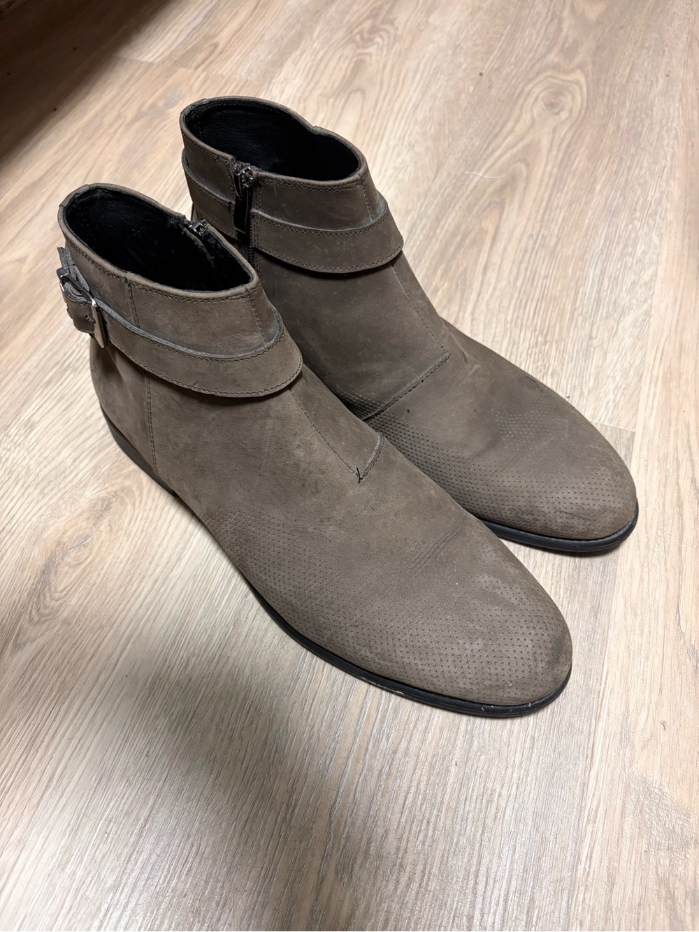 Zara Men's Chukka Boots in Taupe Suede with Buckle Detail